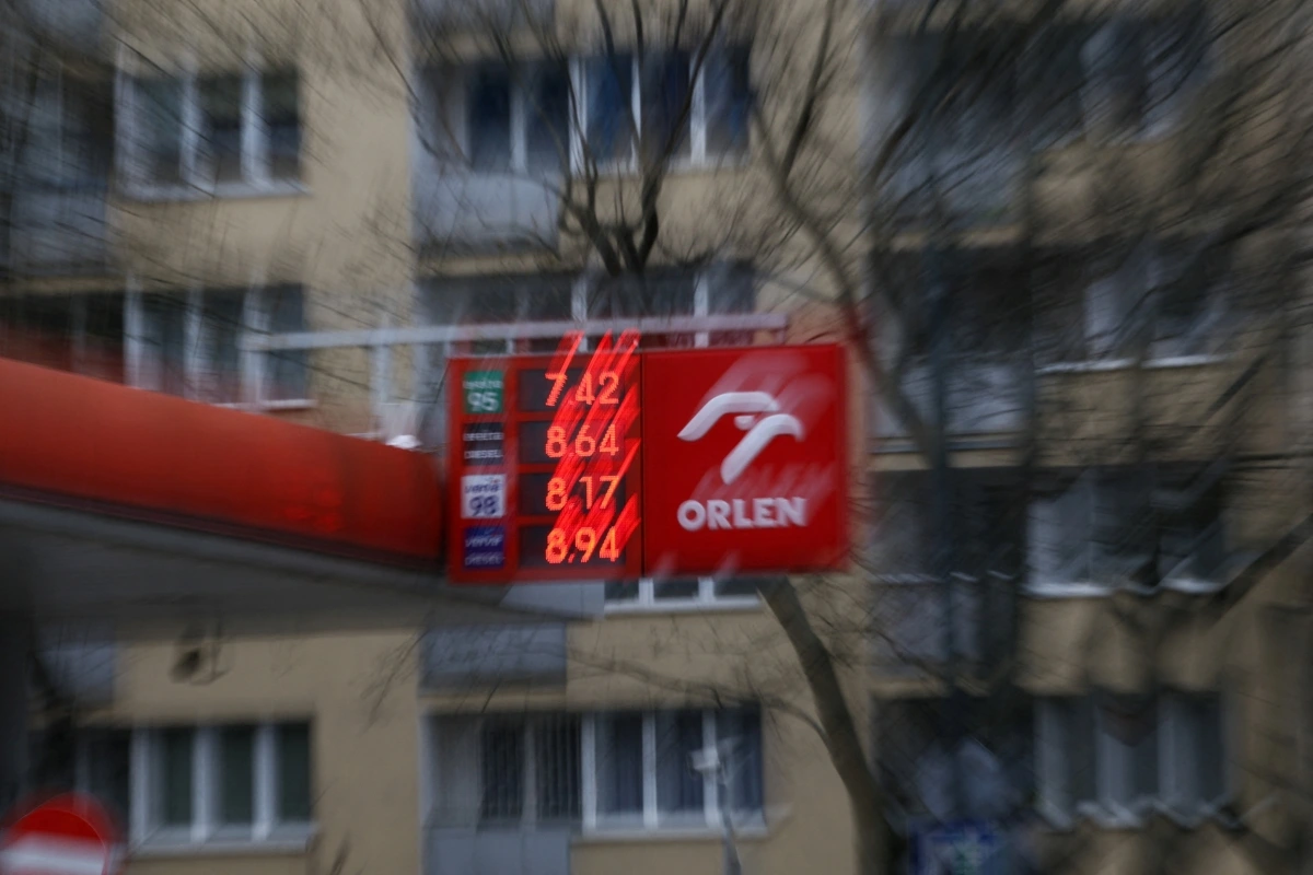 Ba Lan áp giá trần nhiên liệu, bất chấp cảnh báo từ EC